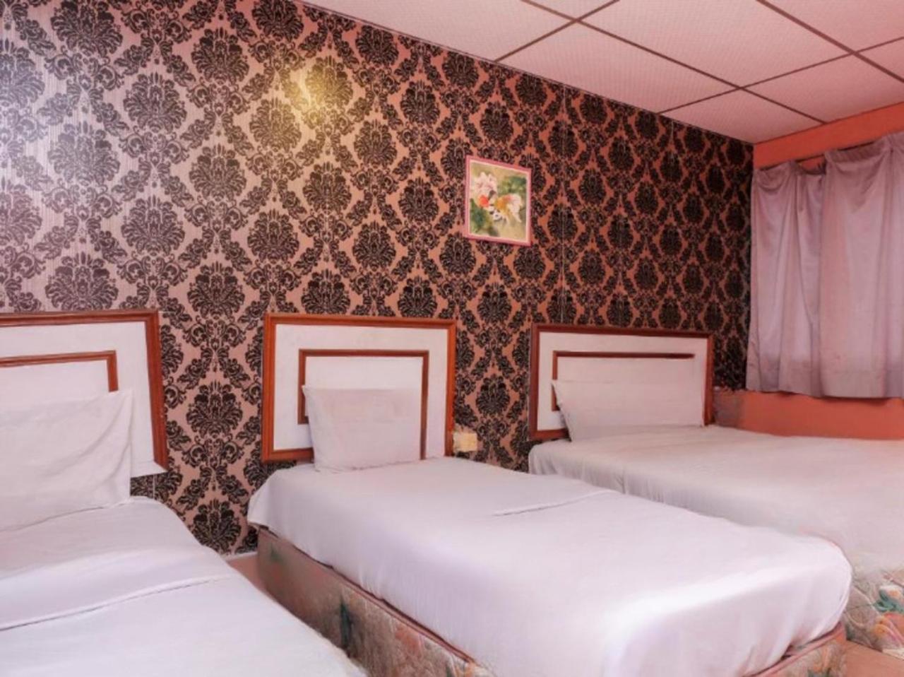 Hotel Tiara Chukai ภายนอก รูปภาพ