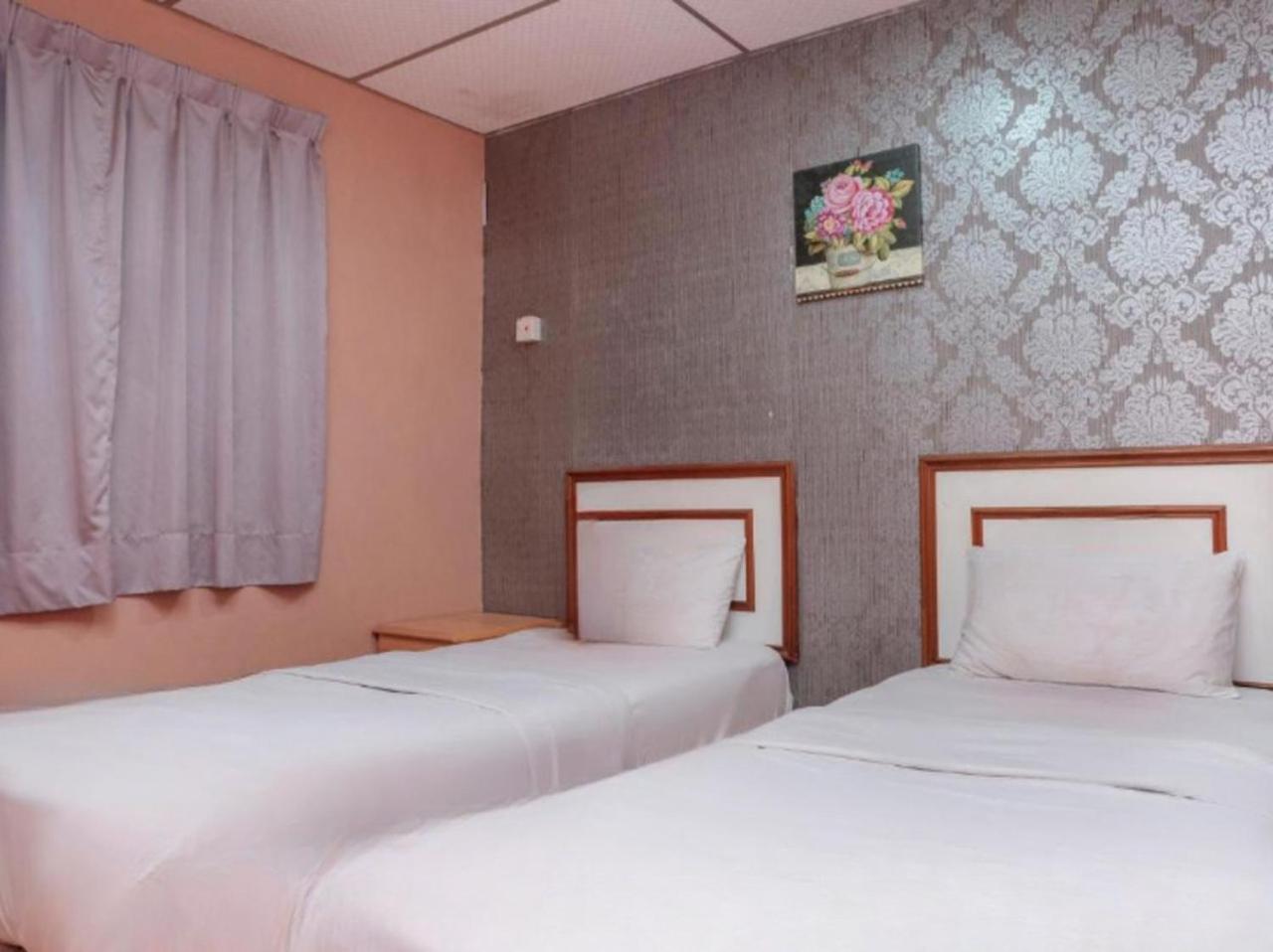 Hotel Tiara Chukai ภายนอก รูปภาพ